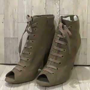 Fioni women’s brown open toe heel lace up booties size 10
